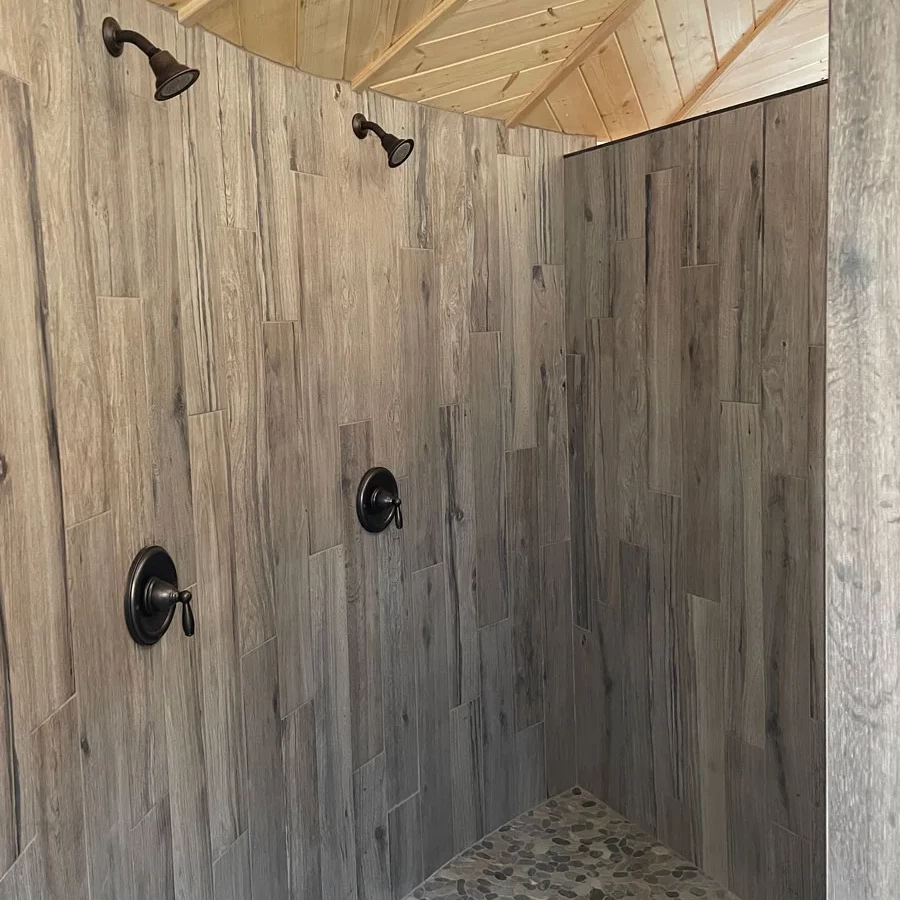 Hunting lodge showers in California for guided hunts